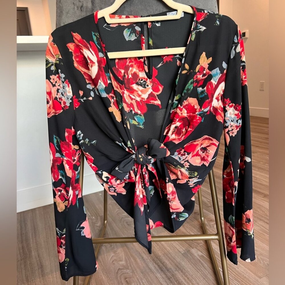 Abbeline Floral Bell Sleeve Top ✨
